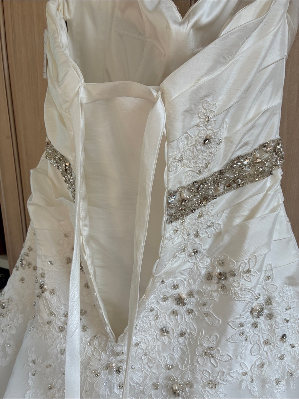 Strapless Ivory Wedding Dress NWT Embroidered Lace and Beaded Waist Sz 16 - Picture 9 of 12
